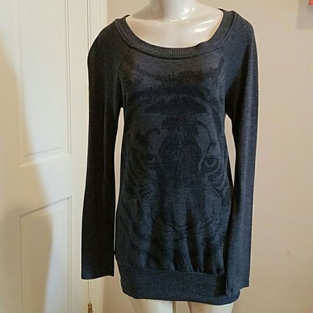Gray tiger top long top size large!